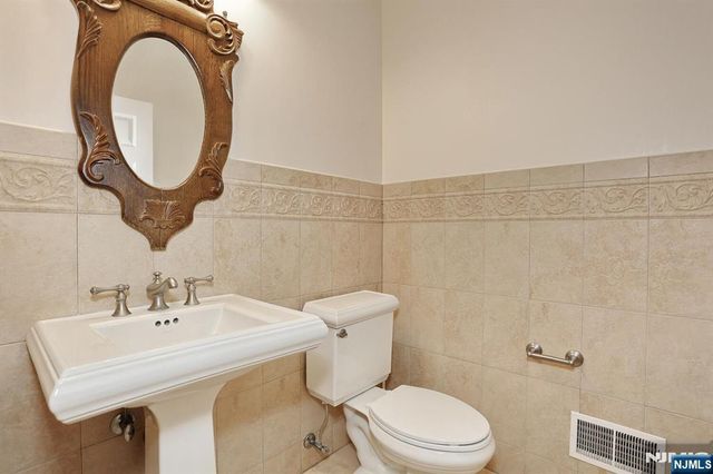 26 Candlewood Drive, Old Tappan, NJ 07675