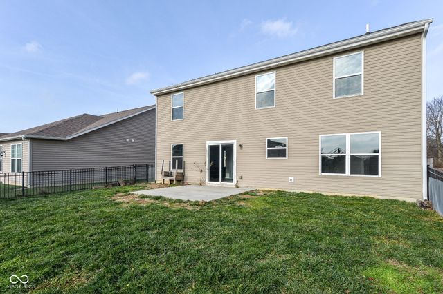 559 Genisis Drive, Whiteland, IN 46184