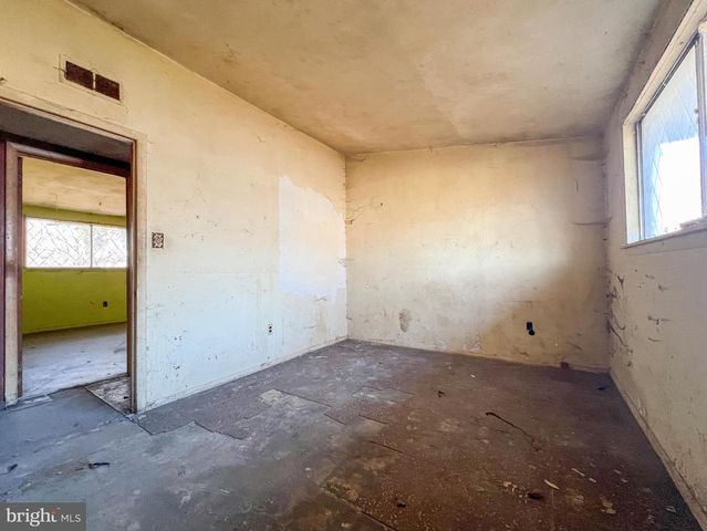 4 MARTELL RD, Newark, DE 19713