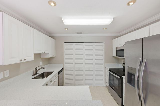 8741 Cleary Boulevard, Plantation, FL 33324