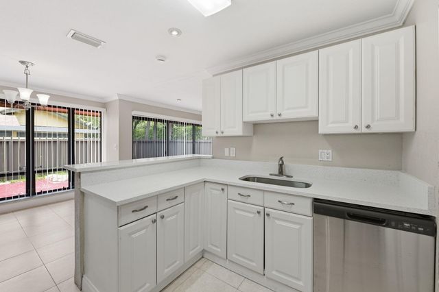 8741 Cleary Boulevard, Plantation, FL 33324