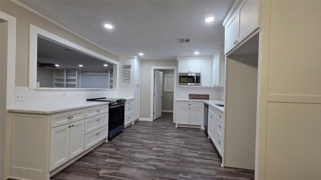 108 County Road 1102, Streetman, TX 75859