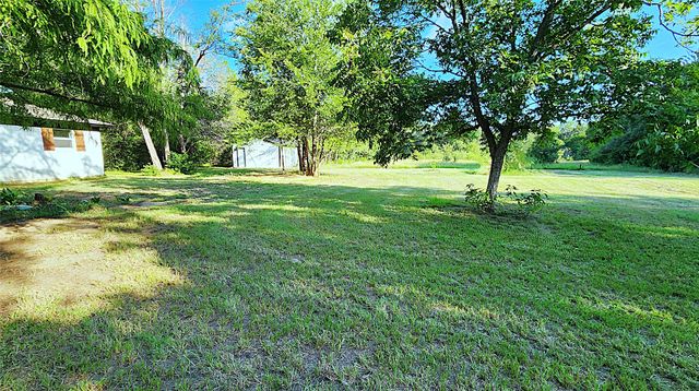 108 County Road 1102, Streetman, TX 75859