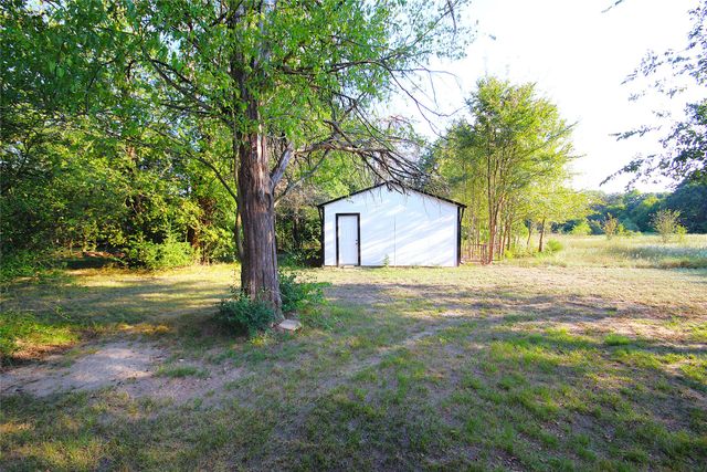 108 County Road 1102, Streetman, TX 75859