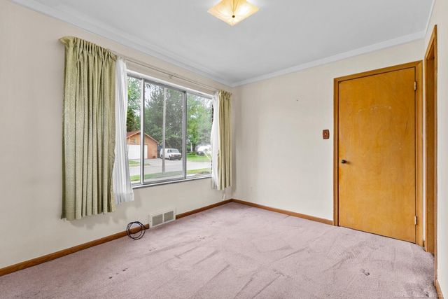 28400 Rosebriar Street, Saint Clair Shores, MI 48081