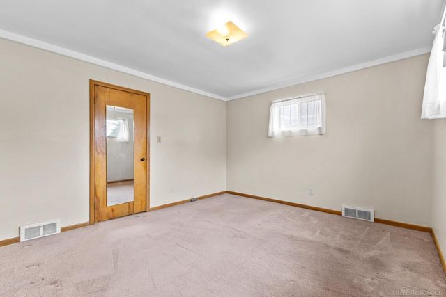 28400 Rosebriar Street, Saint Clair Shores, MI 48081