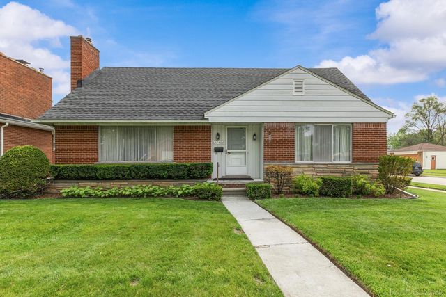 28400 Rosebriar Street, Saint Clair Shores, MI 48081