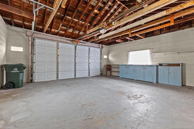 28400 Rosebriar Street, Saint Clair Shores, MI 48081