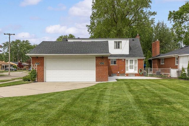 28400 Rosebriar Street, Saint Clair Shores, MI 48081