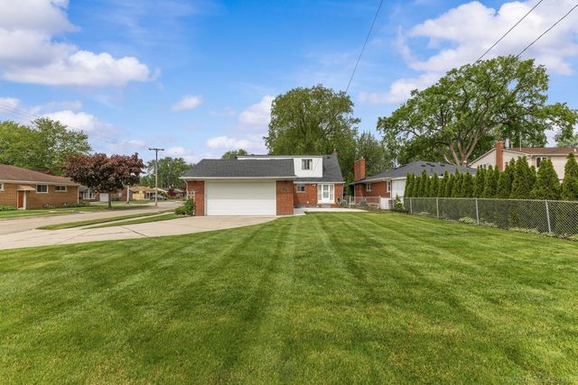 28400 Rosebriar Street, Saint Clair Shores, MI 48081