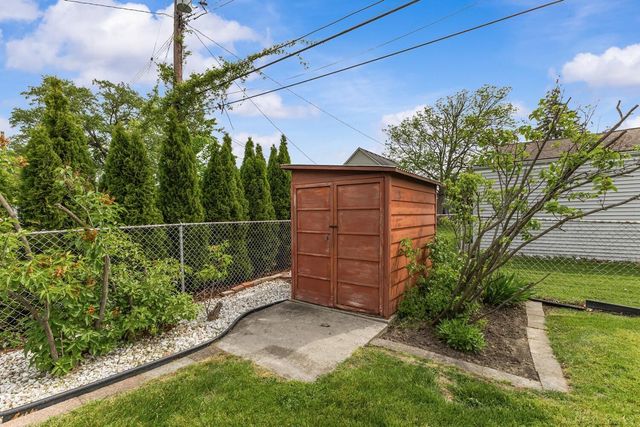28400 Rosebriar Street, Saint Clair Shores, MI 48081
