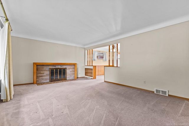 28400 Rosebriar Street, Saint Clair Shores, MI 48081
