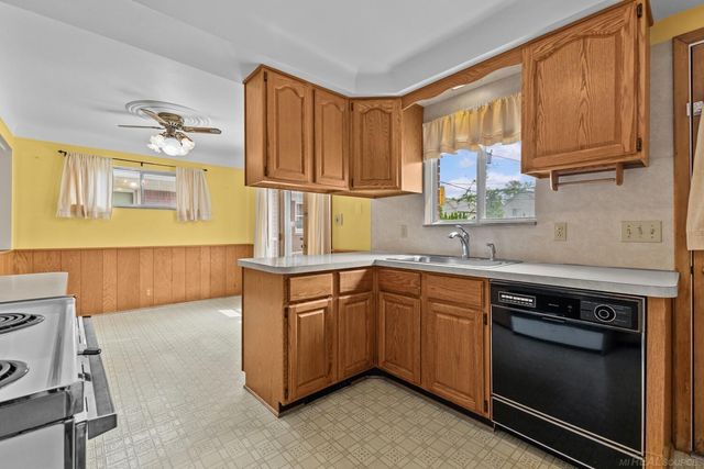 28400 Rosebriar Street, Saint Clair Shores, MI 48081