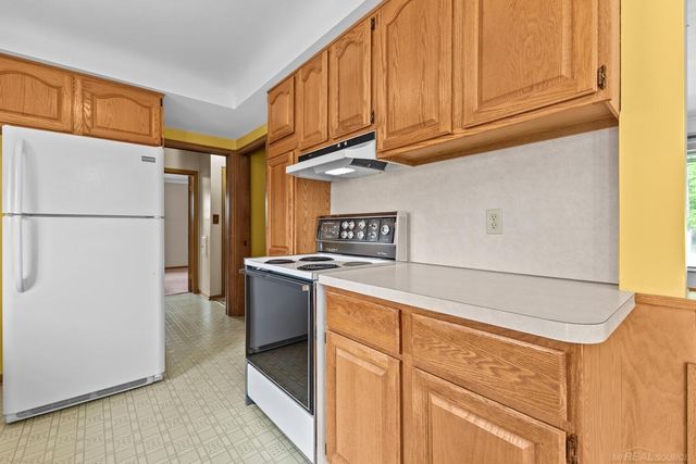 28400 Rosebriar Street, Saint Clair Shores, MI 48081