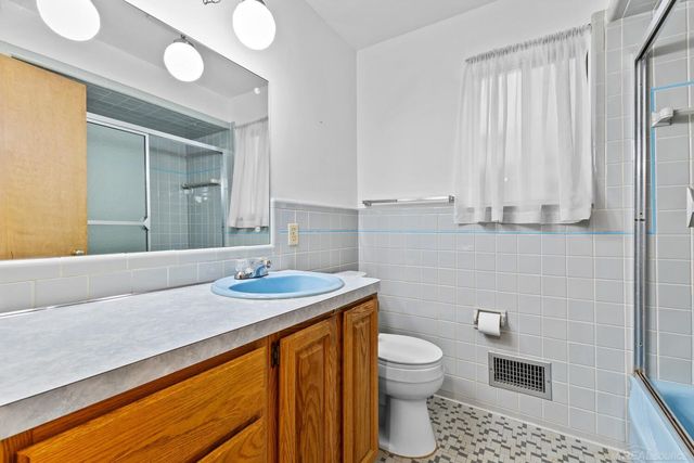 28400 Rosebriar Street, Saint Clair Shores, MI 48081