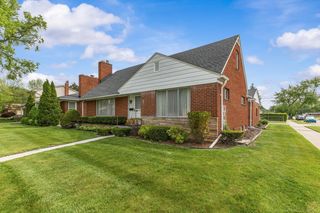 28400 Rosebriar Street, Saint Clair Shores, MI 48081