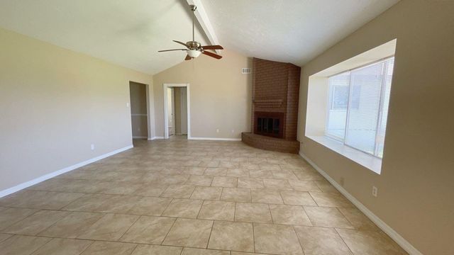 306 Aft Way, Crosby, TX 77532