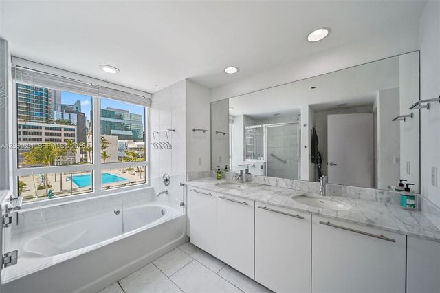 950 Brickell Bay Drive 1211, Miami, FL 33131