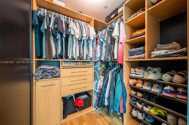 950 Brickell Bay Drive 1211, Miami, FL 33131