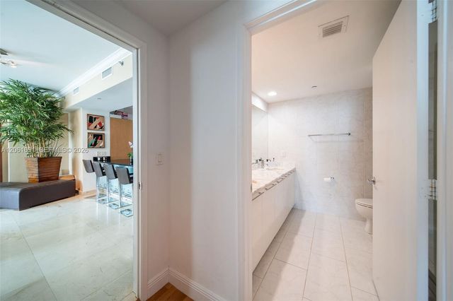 950 Brickell Bay Drive 1211, Miami, FL 33131