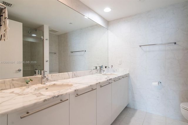 950 Brickell Bay Drive 1211, Miami, FL 33131