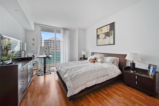 950 Brickell Bay Drive 1211, Miami, FL 33131