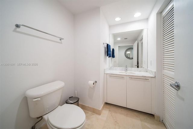 950 Brickell Bay Drive 1211, Miami, FL 33131