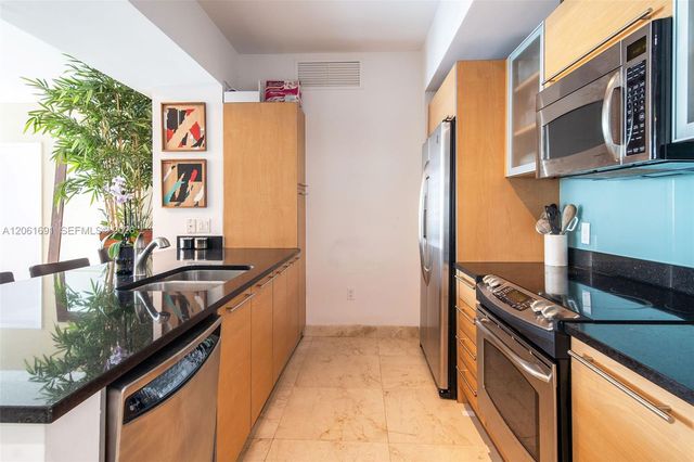 950 Brickell Bay Drive 1211, Miami, FL 33131