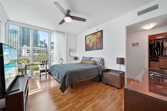 950 Brickell Bay Drive 1211, Miami, FL 33131
