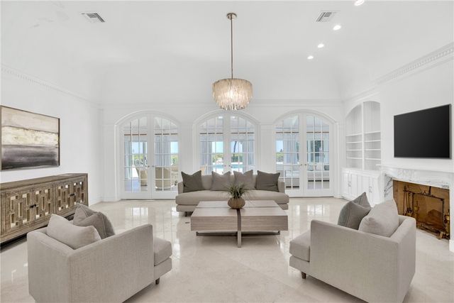 1916 Ocean Drive, Vero Beach, FL 32963