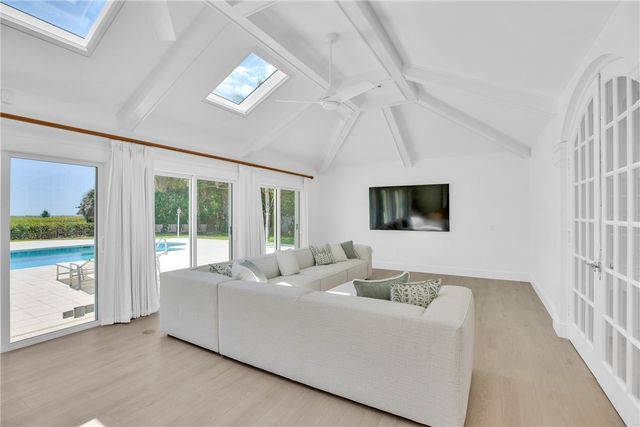 1916 Ocean Drive, Vero Beach, FL 32963