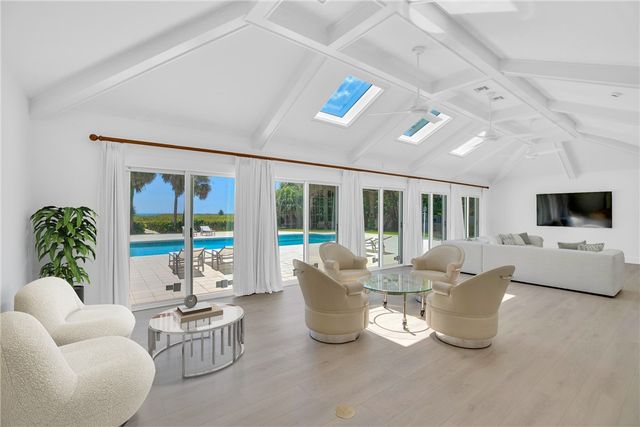 1916 Ocean Drive, Vero Beach, FL 32963