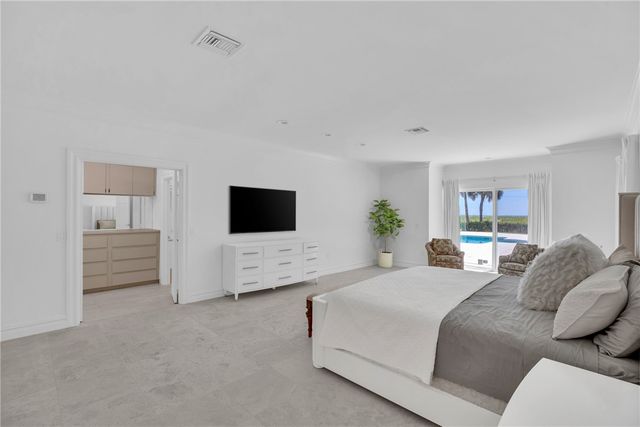 1916 Ocean Drive, Vero Beach, FL 32963