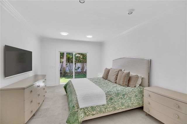 1916 Ocean Drive, Vero Beach, FL 32963