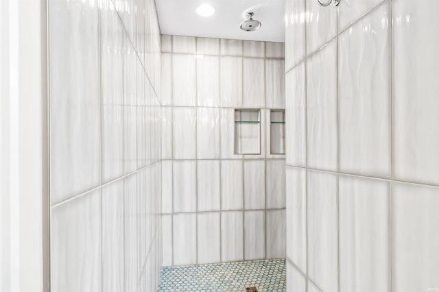 14379 Whisper Rock Boulevard, Fort Wayne, IN 46845