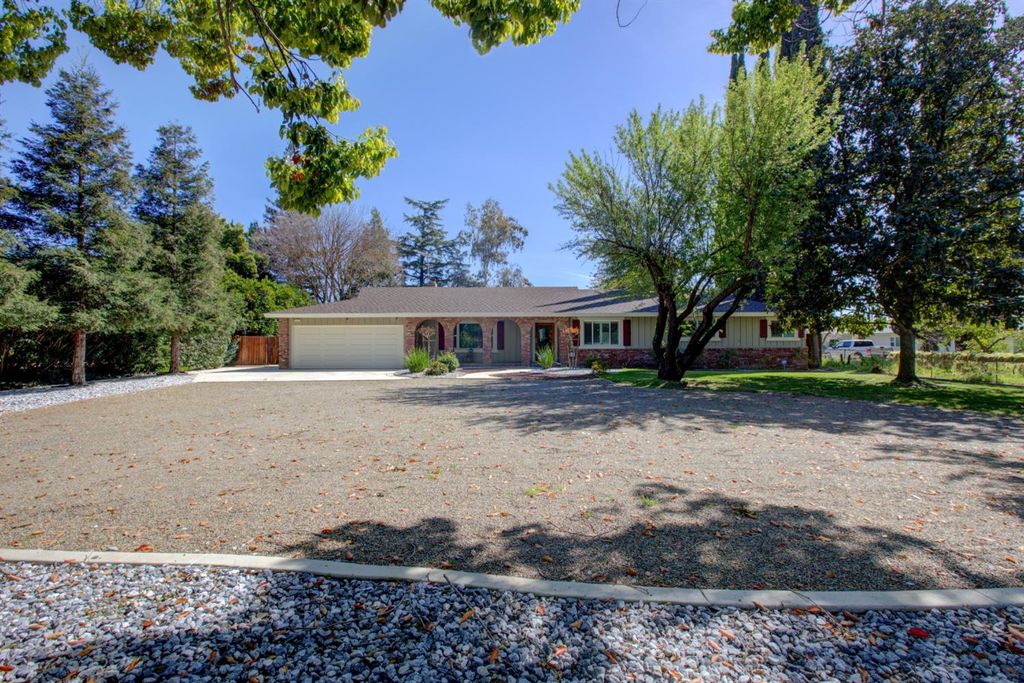 Image 2 of property listing at 1750 1st Street, Atwater, CA 95301