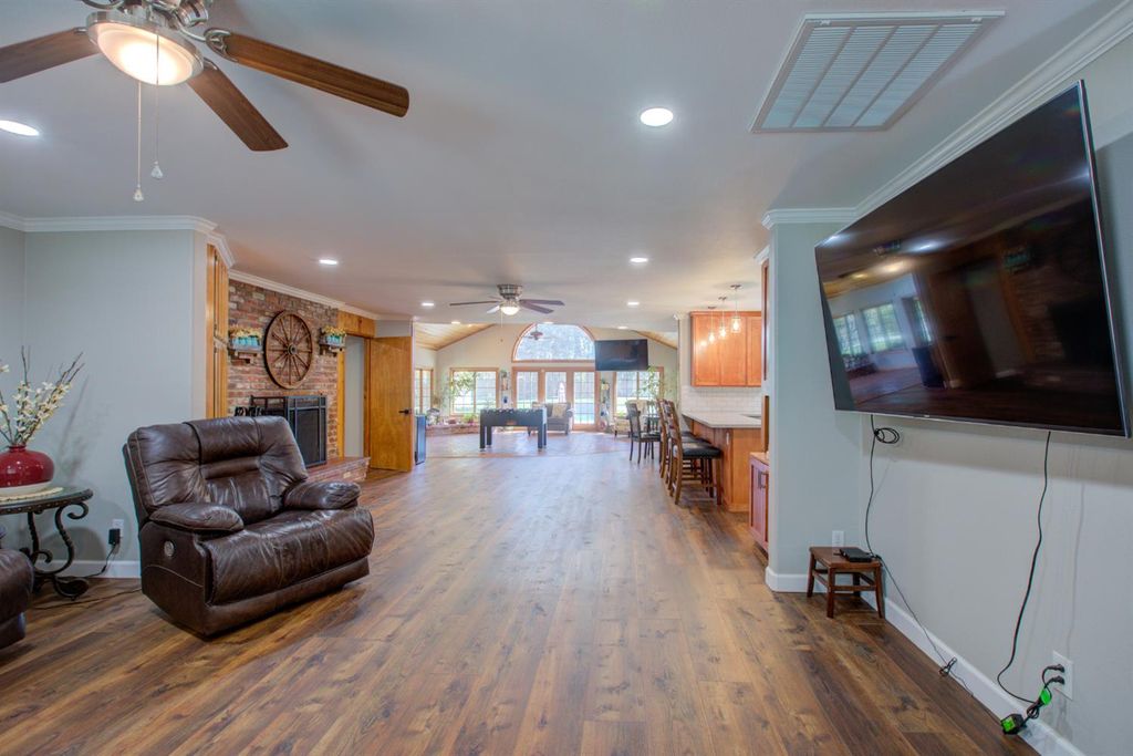 Image 5 of property listing at 1750 1st Street, Atwater, CA 95301