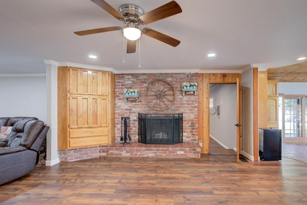 Image 6 of property listing at 1750 1st Street, Atwater, CA 95301