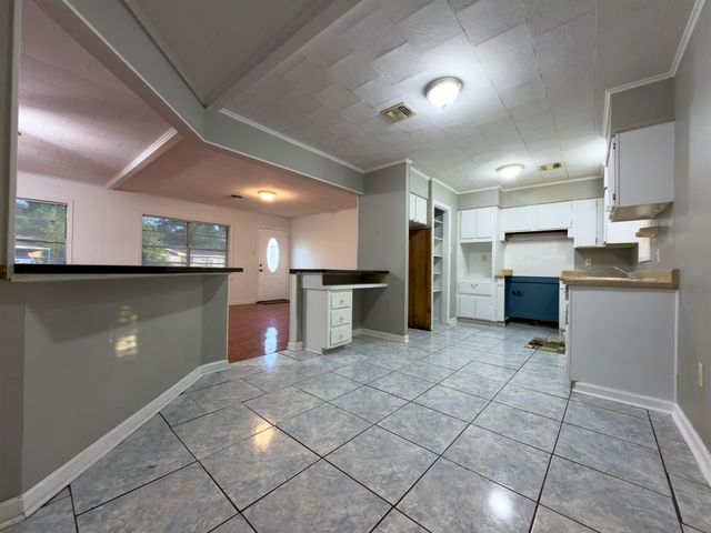 212 Fairlane Dr, Gray, LA 70359