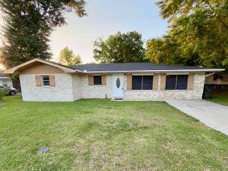 212 Fairlane Dr, Gray, LA 70359