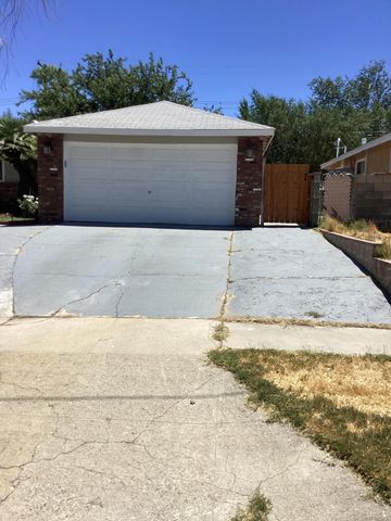44014 Fern Avenue, Lancaster, CA 93534