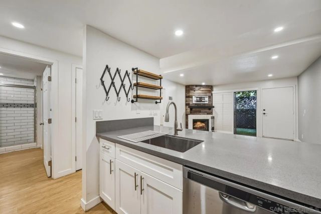 8362 Via Sonoma c, La Jolla, CA 92037