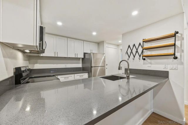 8362 Via Sonoma c, La Jolla, CA 92037