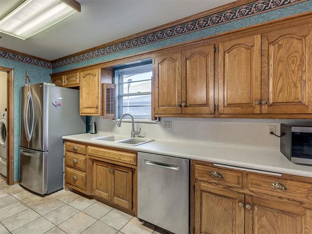 3652 Sunvalley Drive, Midwest City, OK 73110