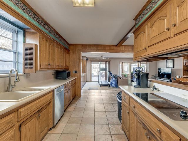 3652 Sunvalley Drive, Midwest City, OK 73110