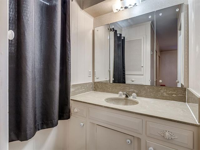 3652 Sunvalley Drive, Midwest City, OK 73110