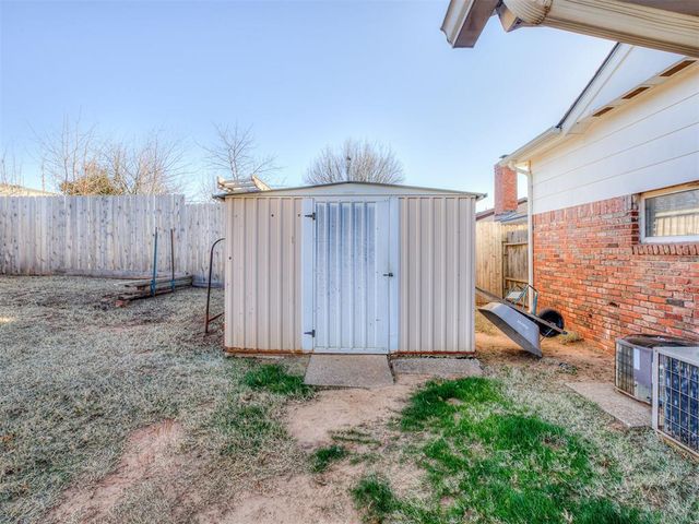 3652 Sunvalley Drive, Midwest City, OK 73110