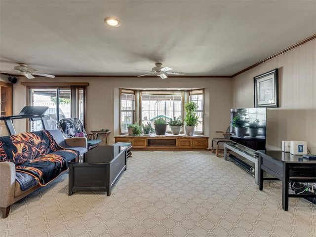 3652 Sunvalley Drive, Midwest City, OK 73110