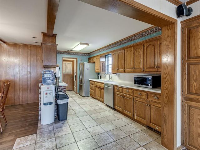 3652 Sunvalley Drive, Midwest City, OK 73110