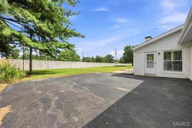 165 Saddleford Drive, Chesterfield, MO 63017